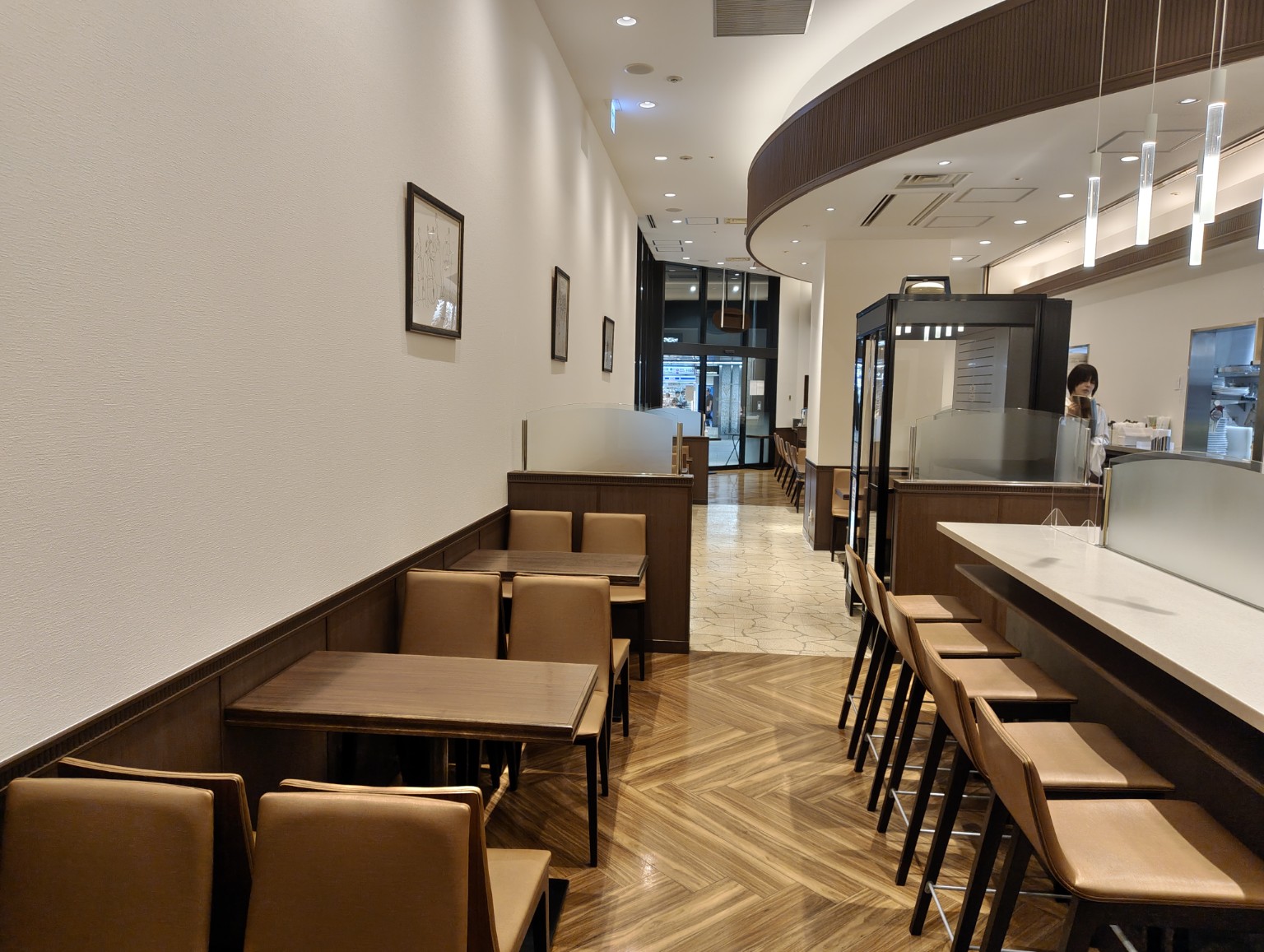 店内全景